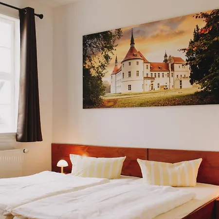 Gasthof Zum Hirsch ホテル Drehna