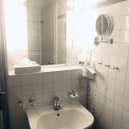 Gasthof Zum Hirsch Hotel *