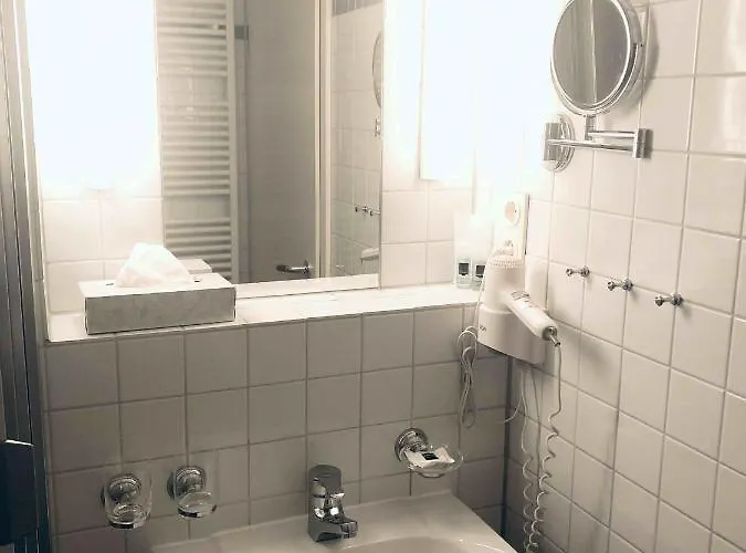 Gasthof Zum Hirsch Hotel *